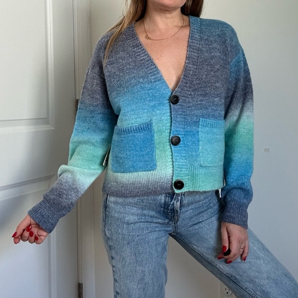Ombré V-Neck Crop Cardigan With Pockets - Picture 2 of 10